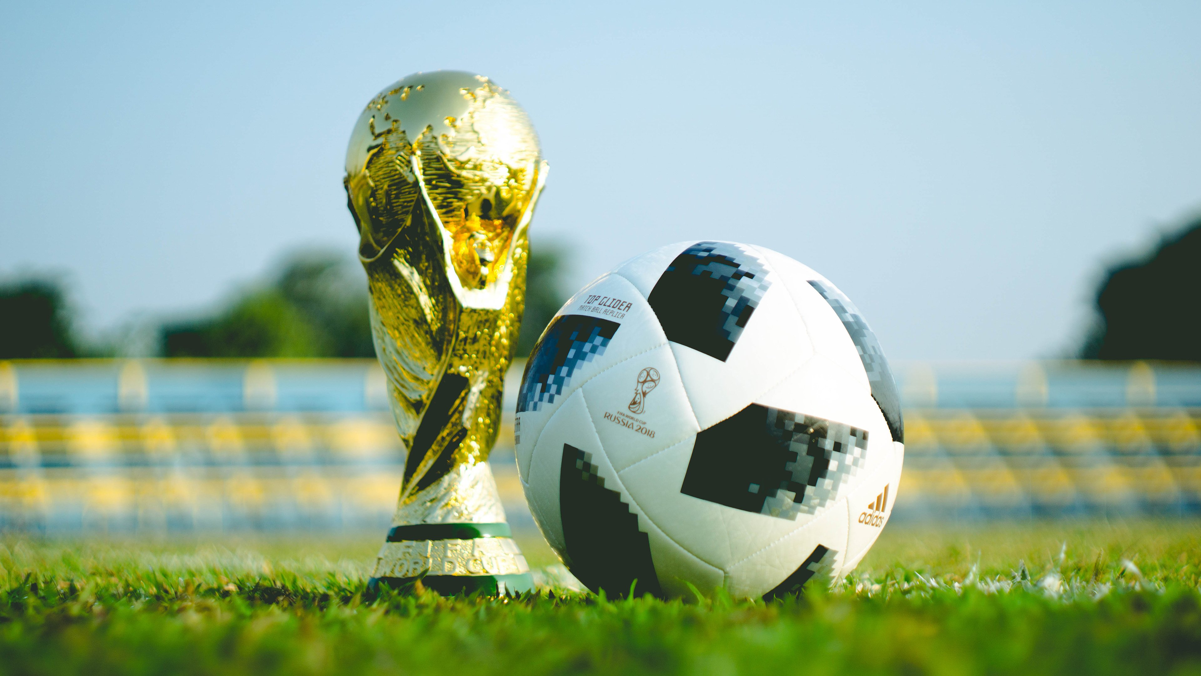 世界杯生死战，波兰2-1力克加纳，巴雷拉天神下凡！战术鬼才米赫涅维奇再演神操作